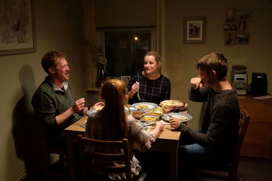 Nie ma nas w domu - recenzja poruszającego filmu o życiu rodziny