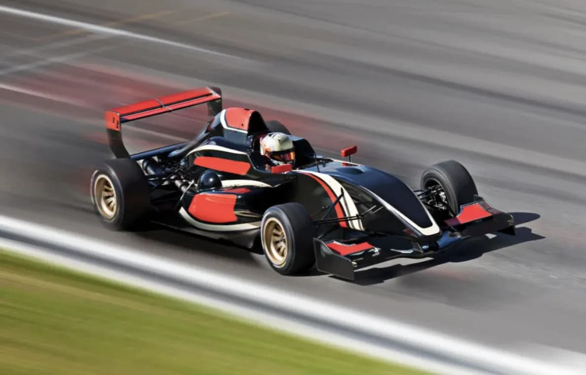 Dlaczego sporty motorowe napędzają innowacje cyfrowe