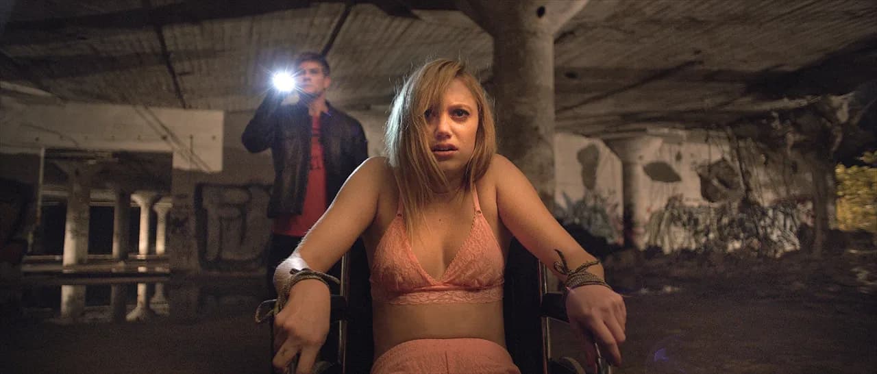 Horror Coś za mną chodzi - Przerażający film, który musisz zobaczyć