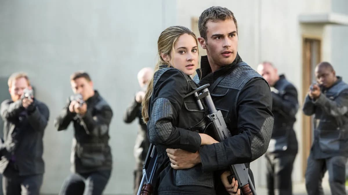 Recenzja filmu Niezgodna: Czy dystopijny świat zachwyca?