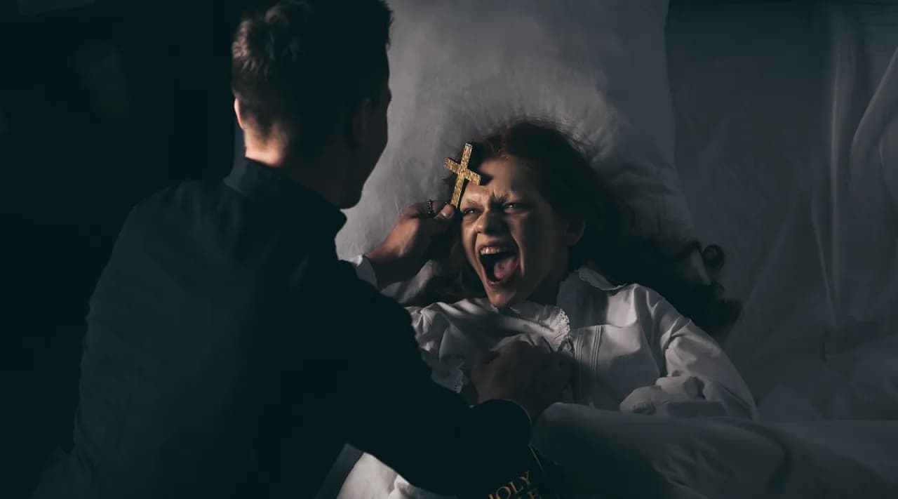 Przerażające filmy o egzorcyzmach: Top 5 produkcji grozy