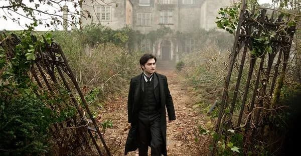 Przerażające filmy o nawiedzonych domach: TOP 10 horrorów grozy